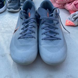 Nike Soccer Cleats - Y 5.5 (W 7)